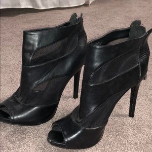 GUESS stelleto zip up heels